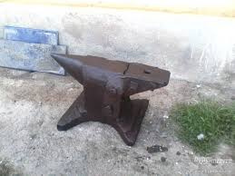 Kovářská kovadlina 100 kg, poctivý kus železa