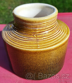 Menší retro keramická váza, zn. Kravsko