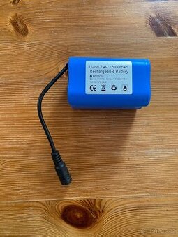 Zavážecí lodička, Baterie 12000 mAh a příslušenství