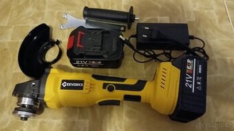 Aku flexa regulace otáček plus 30ks řezných koučů 125x1.2