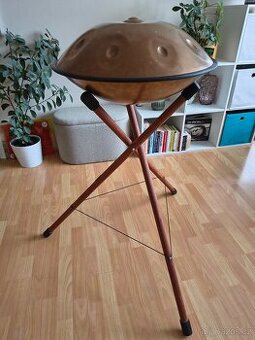 Skládací stojan na handpan pro hraní ve stoje