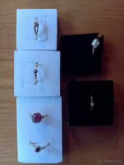 Zlaté prsteny s přírodními kameny