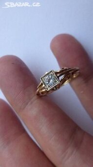 Zlaty Prsten s Safirem