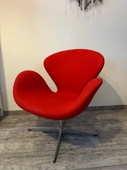 Fritz Hansen - Swan Armchair červené barvy