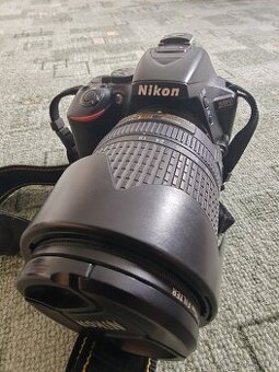 Nikon D5600, 3 objektivy, brašna příslušenství