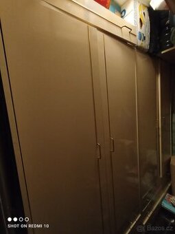 Prodám dvě šatní skříně