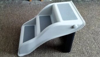 Nové skládací schůdky pro domácí mazlíčky