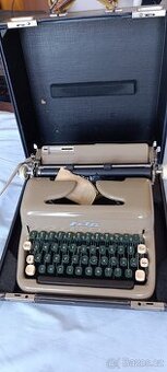 Psací stroj v kufříku
