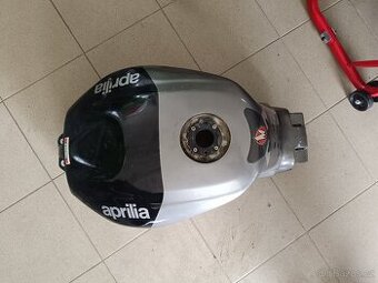 Nádrž Aprilia RSV TUONO,