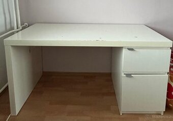 Daruji psací stůl