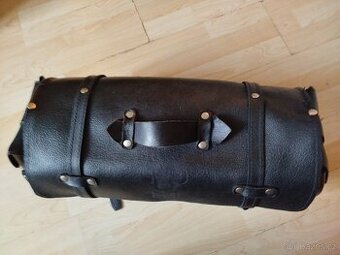 Prodej kožené brašny na moto.