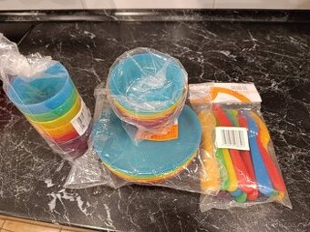 Plastové party nádobí