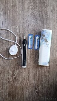 Elektrický zubní kartáček