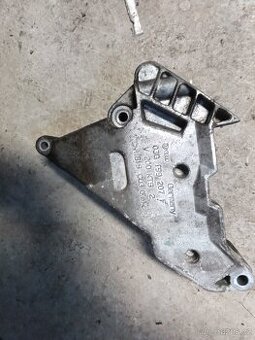 Škoda Octavia 2 pravý držák motoru  03g199207f vzpěra motoru