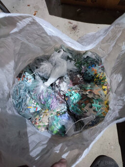 Puzzle - mnoho balení, celý velký igelitový pytel