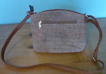 KABELKA  PŘES  RAMENO