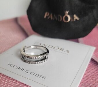 Pandora jako nový dámský stříbrný značkový prsten signature