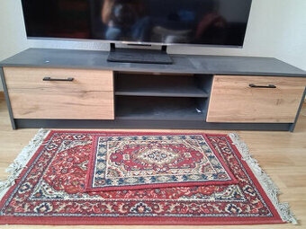 stolek pod televizor