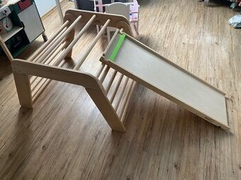 Dřevěná prolézačka se skluzavkou/žebříkem