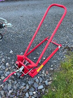 Hydraulický zvedák pro zahradní traktor