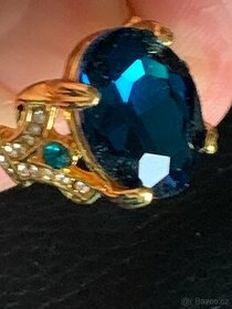 zlatý prsten s modrým kamenem  ,.velikost 6