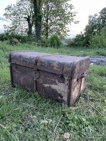 Starý lodní kufr