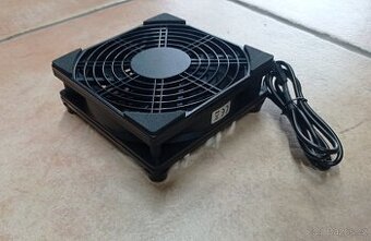 Tichý chladicí ventilátor pro malá zařízení 12x12 cm