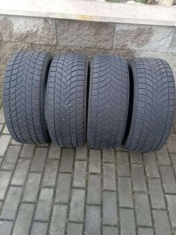 Prodám zimní pneu 205/50 R17 - 1