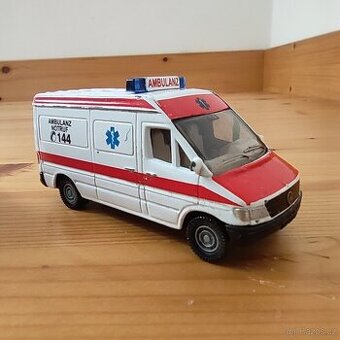 Model Mercedes Benz sanita - 1