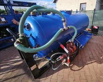 NOVÁ 3m3/300 ltr fekál cisterna 3.6m3/min čerpadlo nástavba