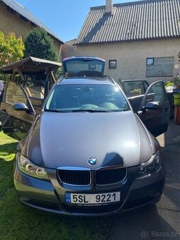 BMW 320 i kombi Panoramatická střecha