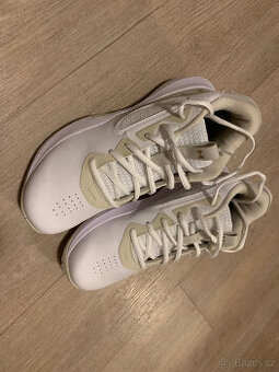 under armor boty bile nove 43 velikost