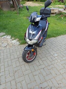 Skútr Twister 125