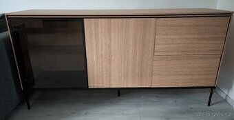 Komoda s osvětlením