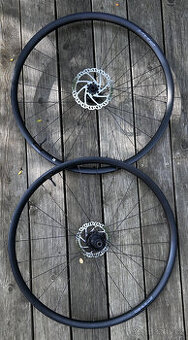 Sada silničních kol Giant PR-2 Disc