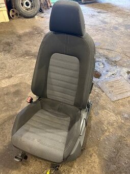 Volkswagen Passat CC sedadlo řidiče