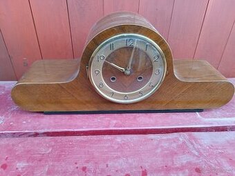 Staré krbové hodiny