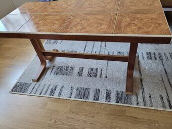 Prodám starší konferenční stolek