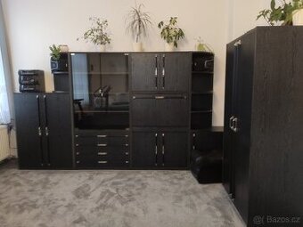 Prodám obývací stěnu, skříň, peřiňák, stolek