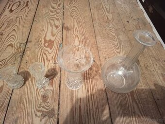 Skleněné vázy a Karafa