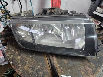 Přední světlo Pravé Škoda Fabia 1 Černý rámeček