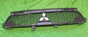 Mitsubishi Outlander - přední maska.