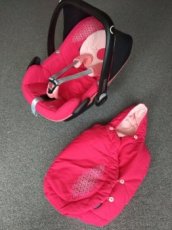 Maxi-cosi Pebble s orig. fusákem. Malinová barva.