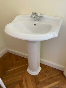 Umyvadlo s nohou (Praha/Příbram)