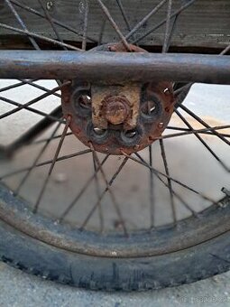 Kola z moto veterana