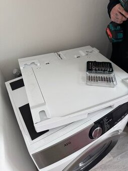 Výsuvný mezikus pračka sušička AEG