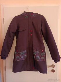 Zimní černý softshell kabát Shara L nosící - 1
