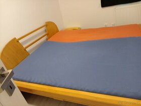 Drevená velka posteľ 215x215