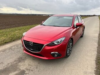 ► MAZDA 3 2.0i 121KW NAKAMA KAMERA-XEN-LED-NAVI- ZADÁNO