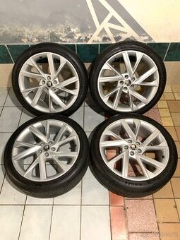 Alu kola Škoda SCALA R18 5X100 LETNÍ PNEU 205/45 R18 VEGA